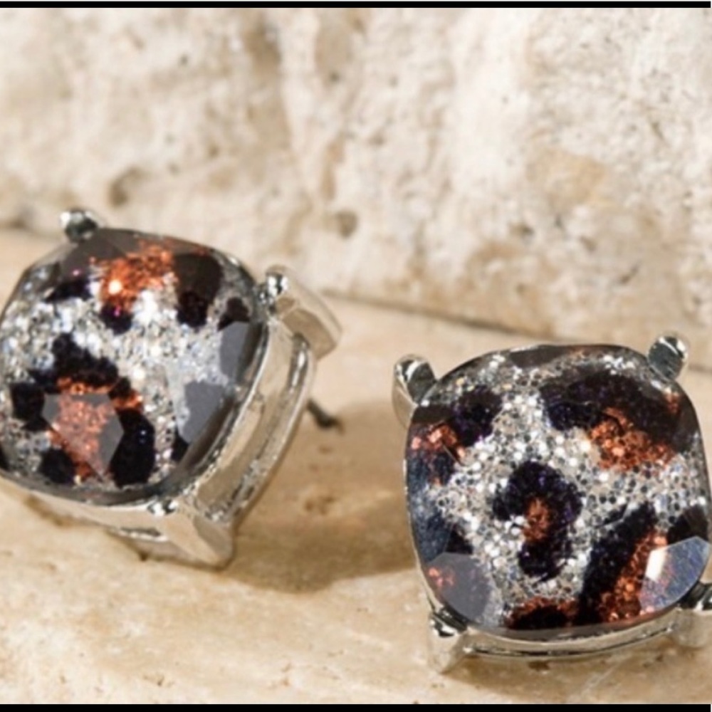 JW39) NWT! Gold or Silver Leopard Glass Facet Post Earrings - Picture 2 of 5
